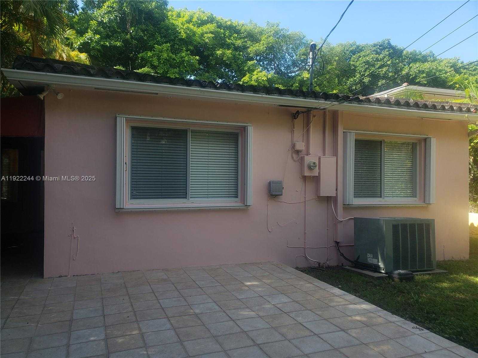 Small Image of 809 ALMERIA AVE, Coral Gables Number 11