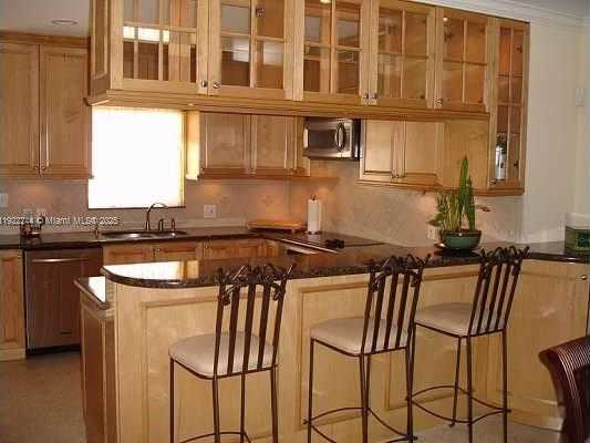 Small Image of 809 ALMERIA AVE, Coral Gables Number 3