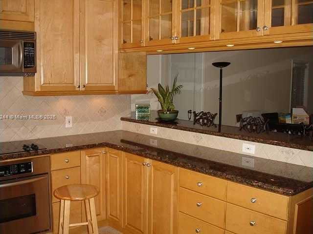 Small Image of 809 ALMERIA AVE, Coral Gables Number 4