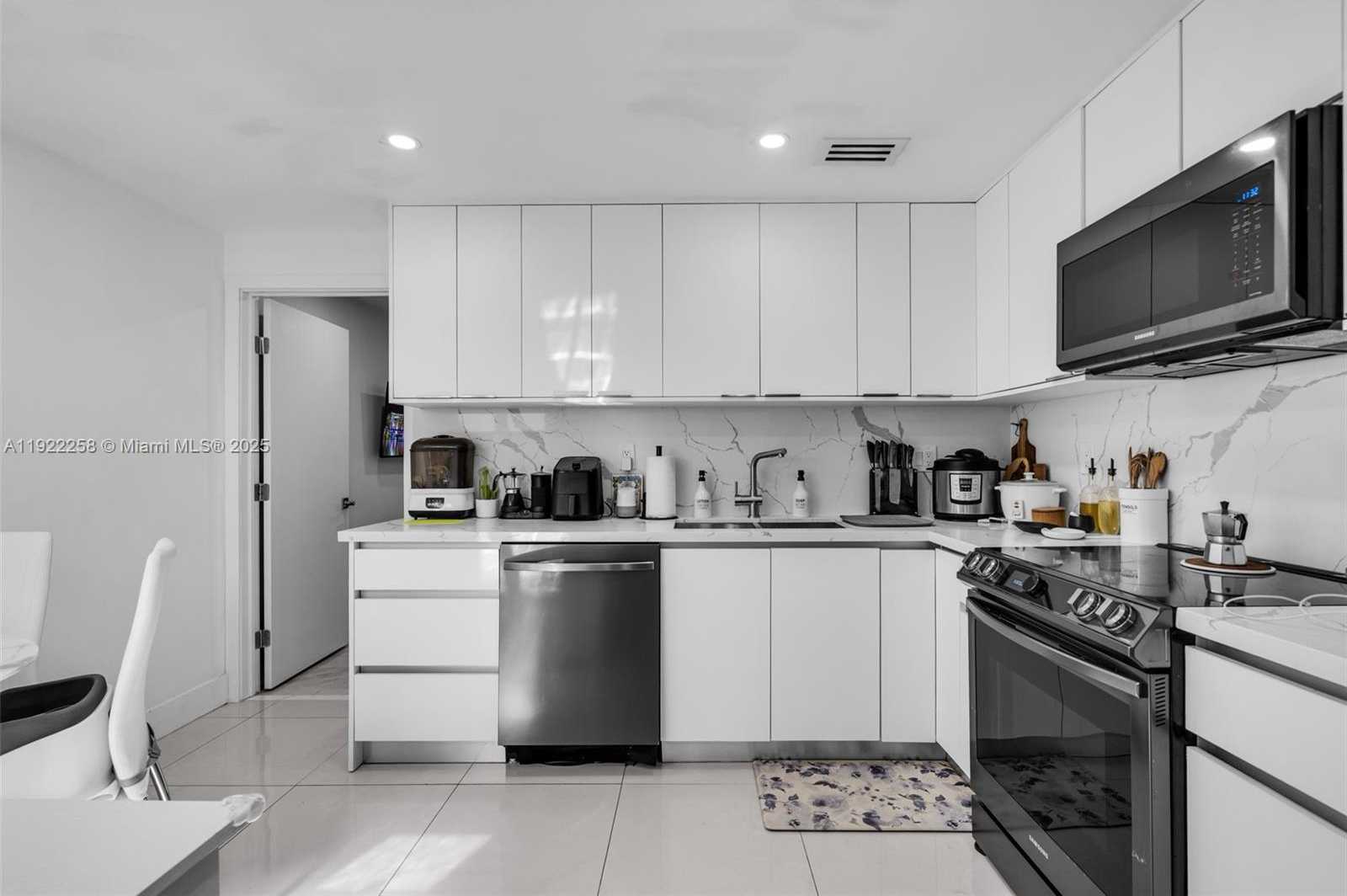 Small Image of 15452 SOUTH WEST 50TH TER, Miami Number 12