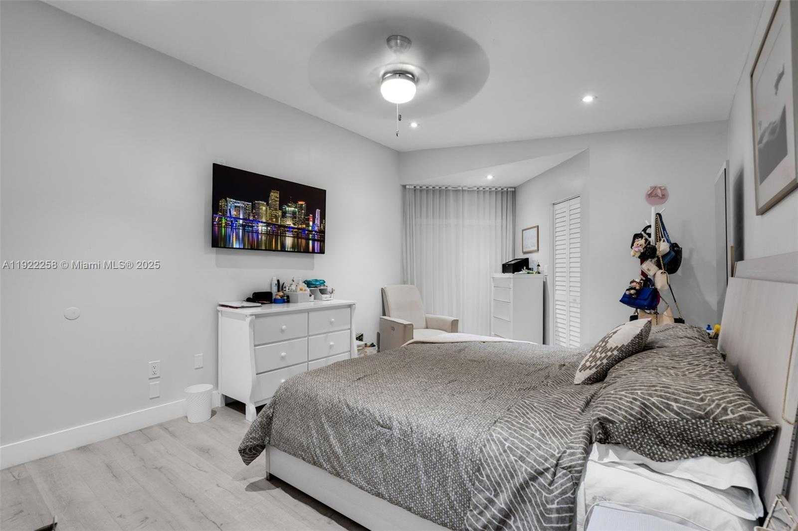 Small Image of 15452 SOUTH WEST 50TH TER, Miami Number 20