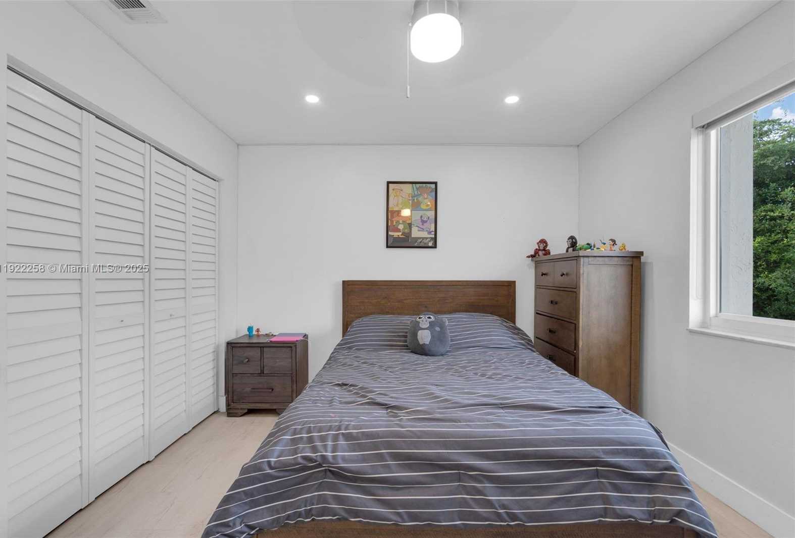 Small Image of 15452 SOUTH WEST 50TH TER, Miami Number 25