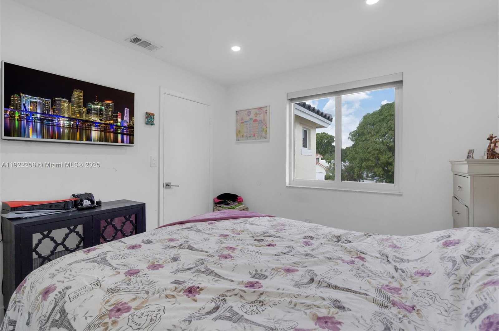 Small Image of 15452 SOUTH WEST 50TH TER, Miami Number 27