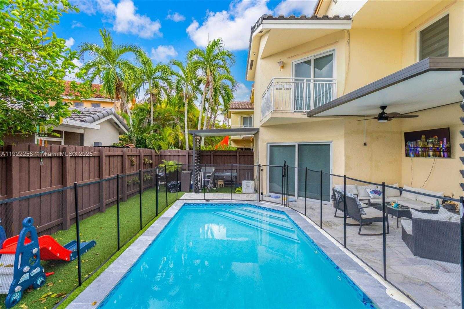 Small Image of 15452 SOUTH WEST 50TH TER, Miami Number 33