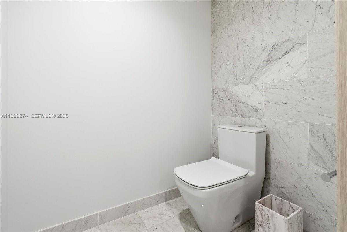 Small Image of 1000 BRICKELL PLZ #3211, Miami Number 26