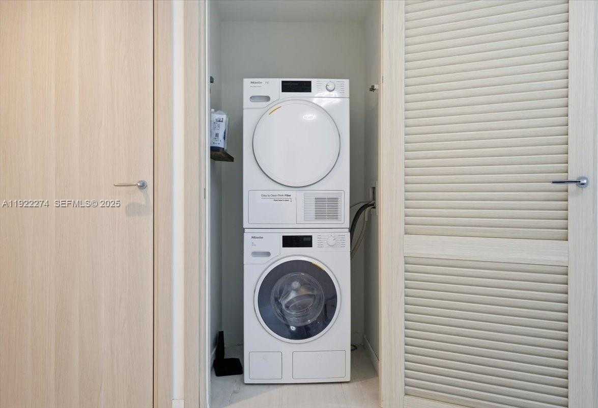 Small Image of 1000 BRICKELL PLZ #3211, Miami Number 29