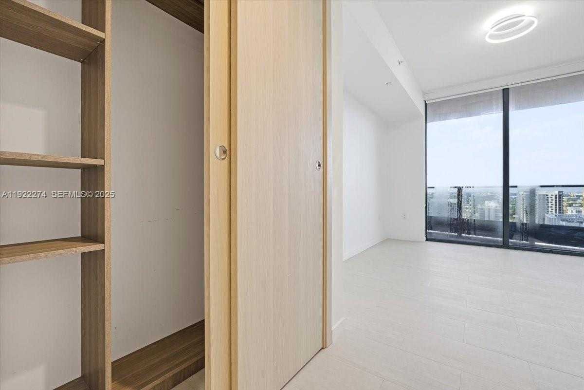 Small Image of 1000 BRICKELL PLZ #3211, Miami Number 49