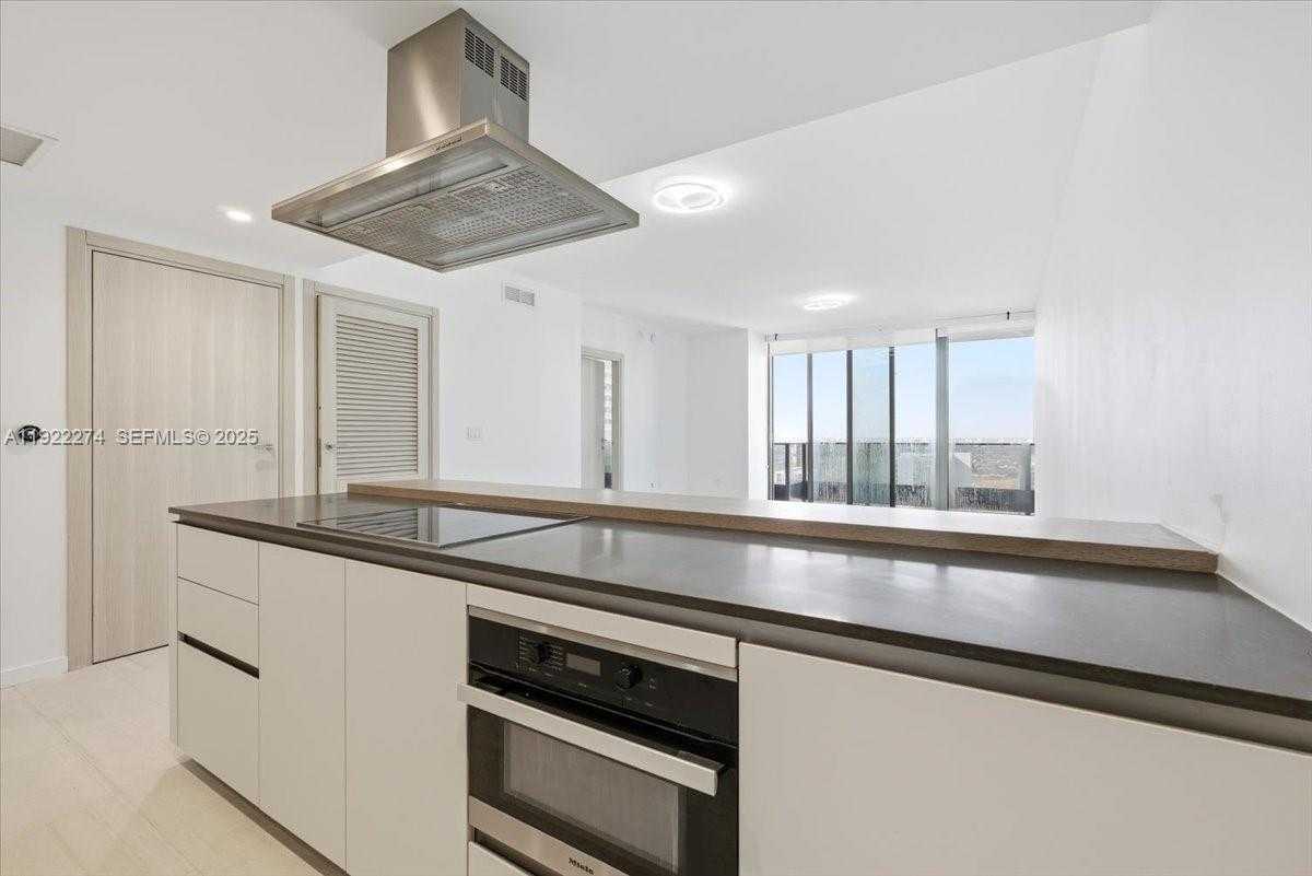 Small Image of 1000 BRICKELL PLZ #3211, Miami Number 55