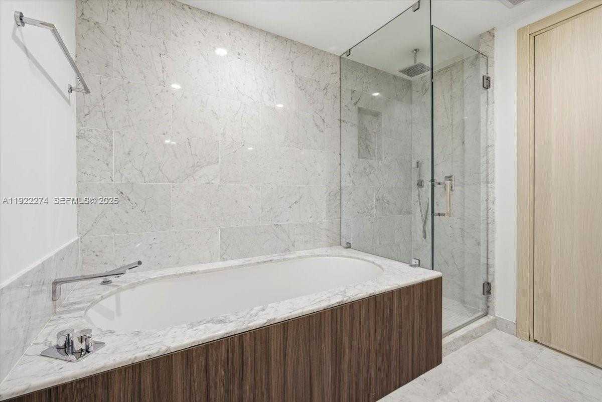 Small Image of 1000 BRICKELL PLZ #3211, Miami Number 56