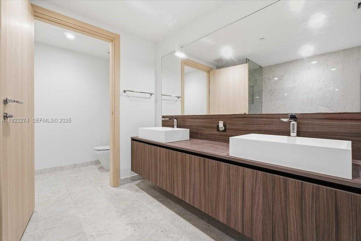 Small Image of 1000 BRICKELL PLZ #3211, Miami Number 59