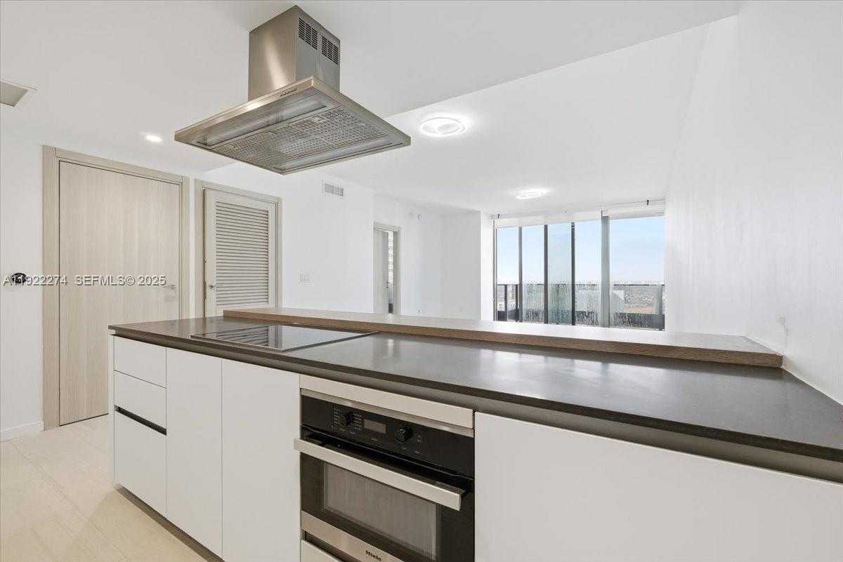 Small Image of 1000 BRICKELL PLZ #3211, Miami Number 6