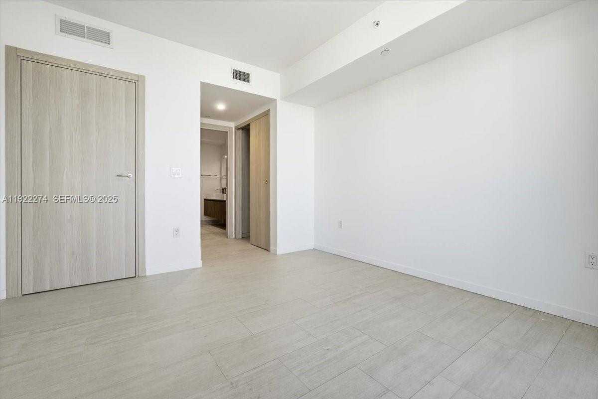 Small Image of 1000 BRICKELL PLZ #3211, Miami Number 61