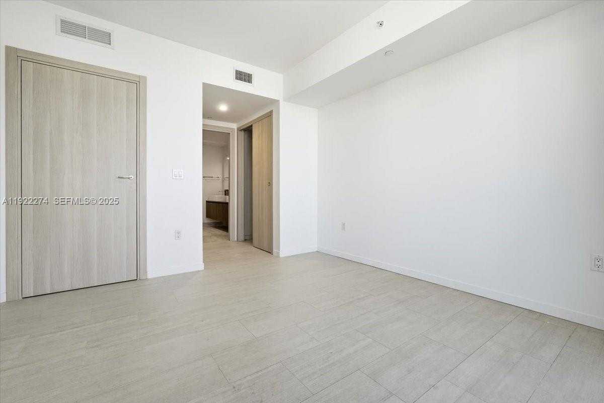 Small Image of 1000 BRICKELL PLZ #3211, Miami Number 81