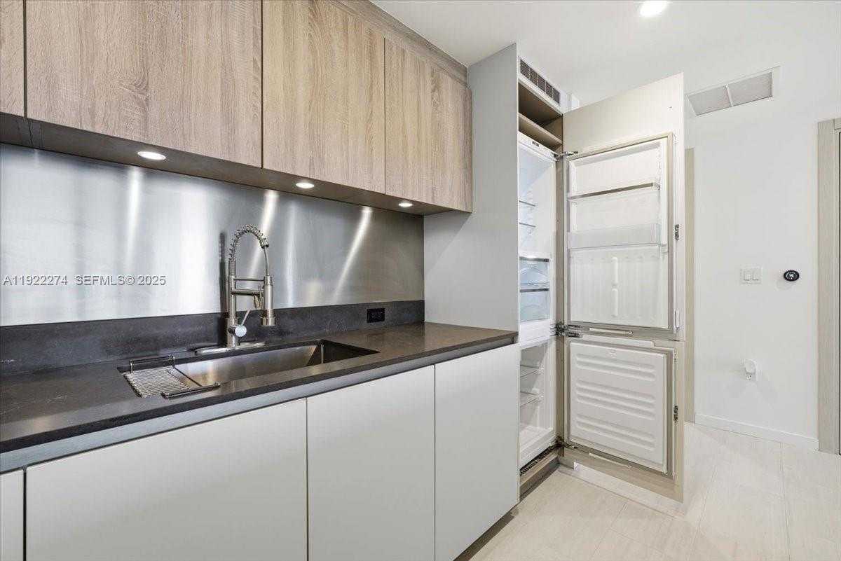 Small Image of 1000 BRICKELL PLZ #3211, Miami Number 85