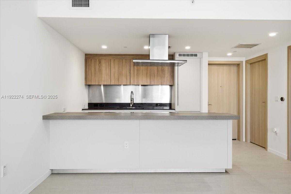 Small Image of 1000 BRICKELL PLZ #3211, Miami Number 9