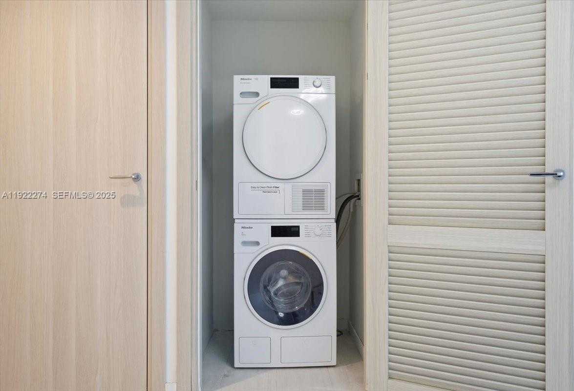 Small Image of 1000 BRICKELL PLZ #3211, Miami Number 90