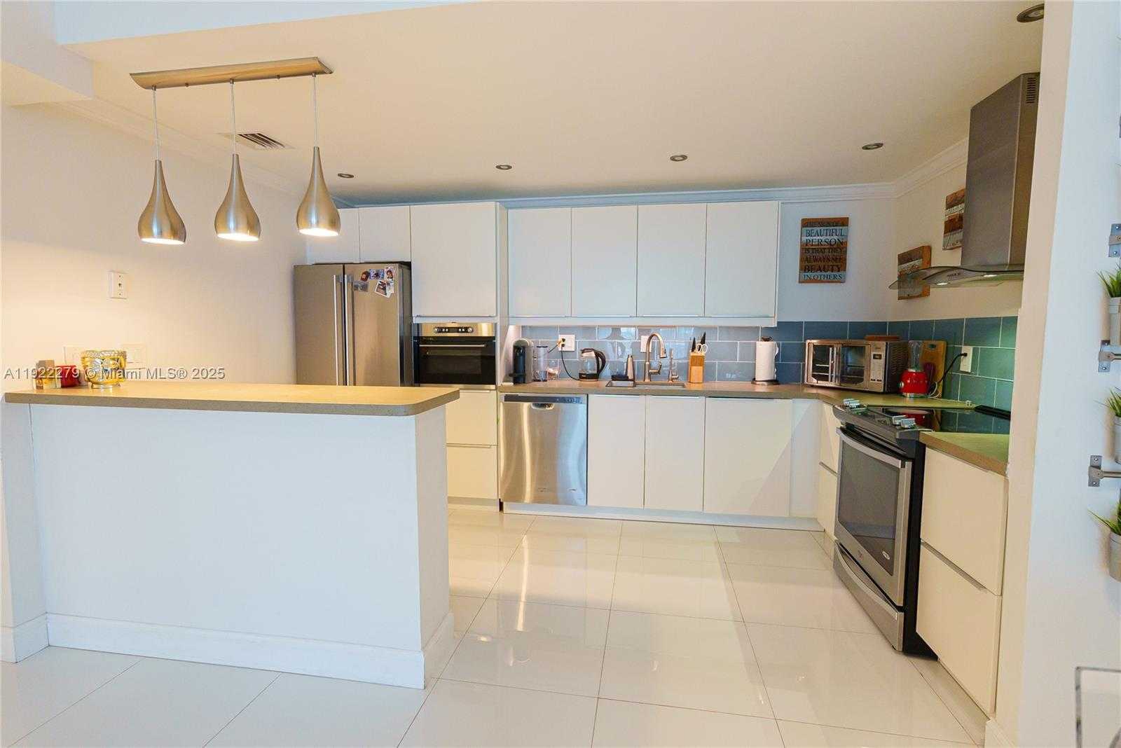 Small Image of 19390 COLLINS AVE #320, Sunny Isles Beach Number 3