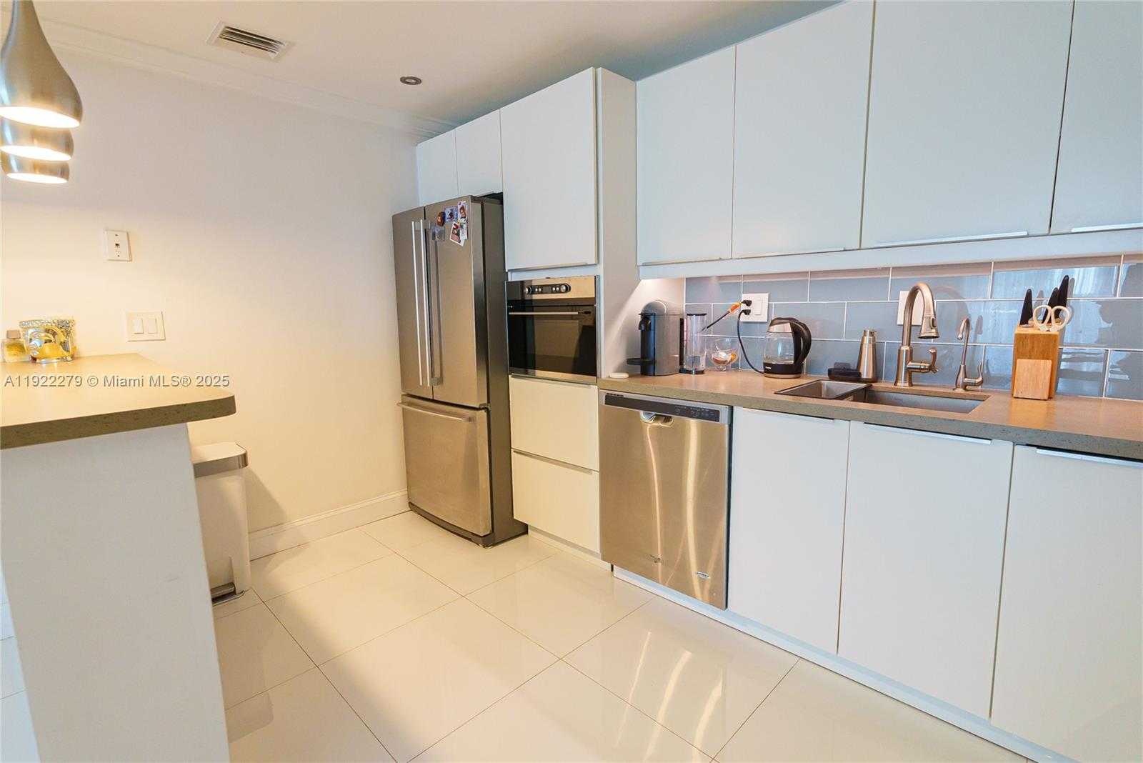 Small Image of 19390 COLLINS AVE #320, Sunny Isles Beach Number 5