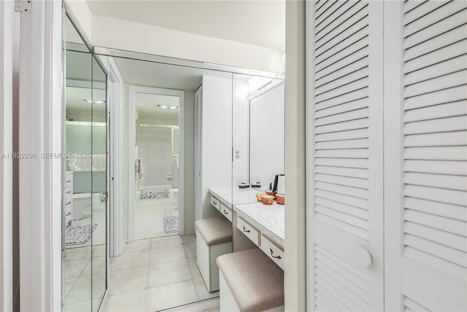 Small Image of 401 OCEAN DR #417, Miami Beach Number 13