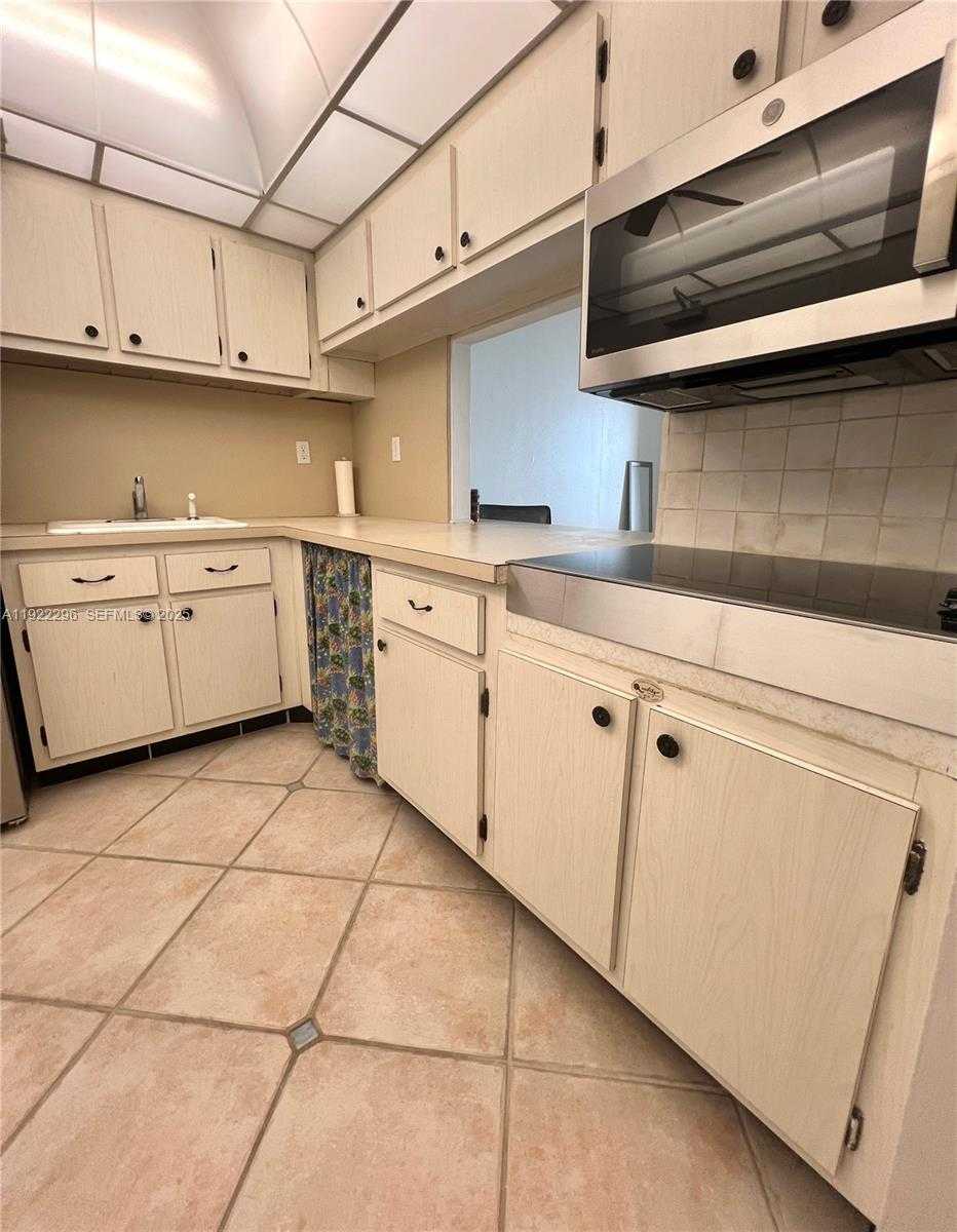 Small Image of 401 OCEAN DR #417, Miami Beach Number 17