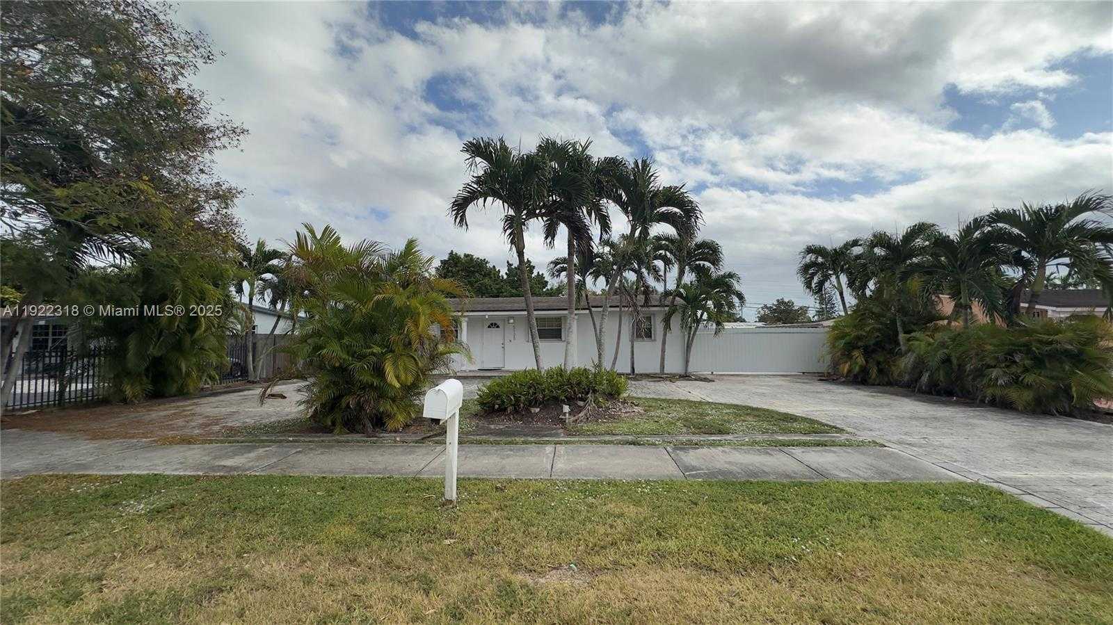 Small Image of 5125 SOUTH WEST 102ND AVE, Miami Number 2