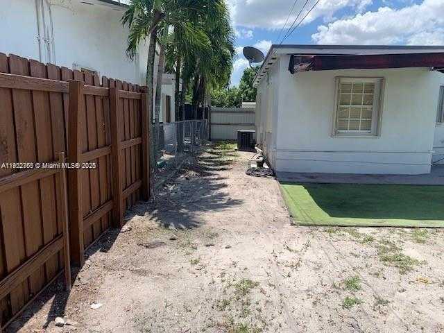 Small Image of 71 EAST 43RD ST, Hialeah Number 12