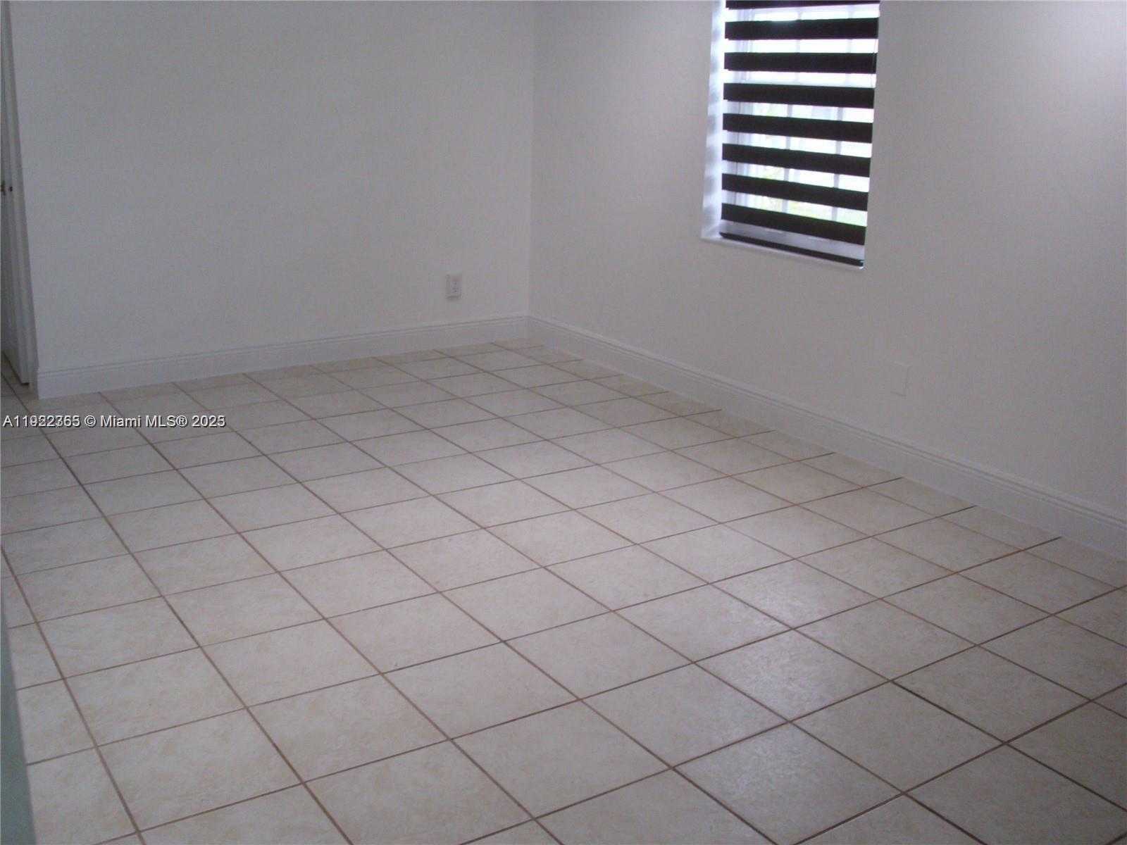 Small Image of 71 EAST 43RD ST, Hialeah Number 17