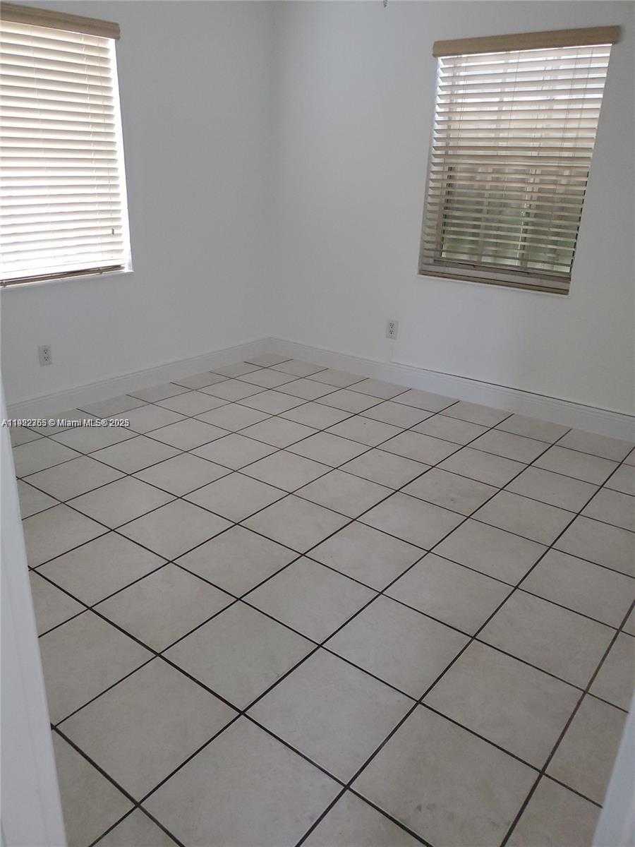 Small Image of 71 EAST 43RD ST, Hialeah Number 18