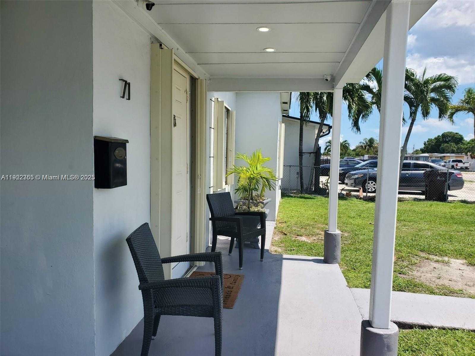 Small Image of 71 EAST 43RD ST, Hialeah Number 5