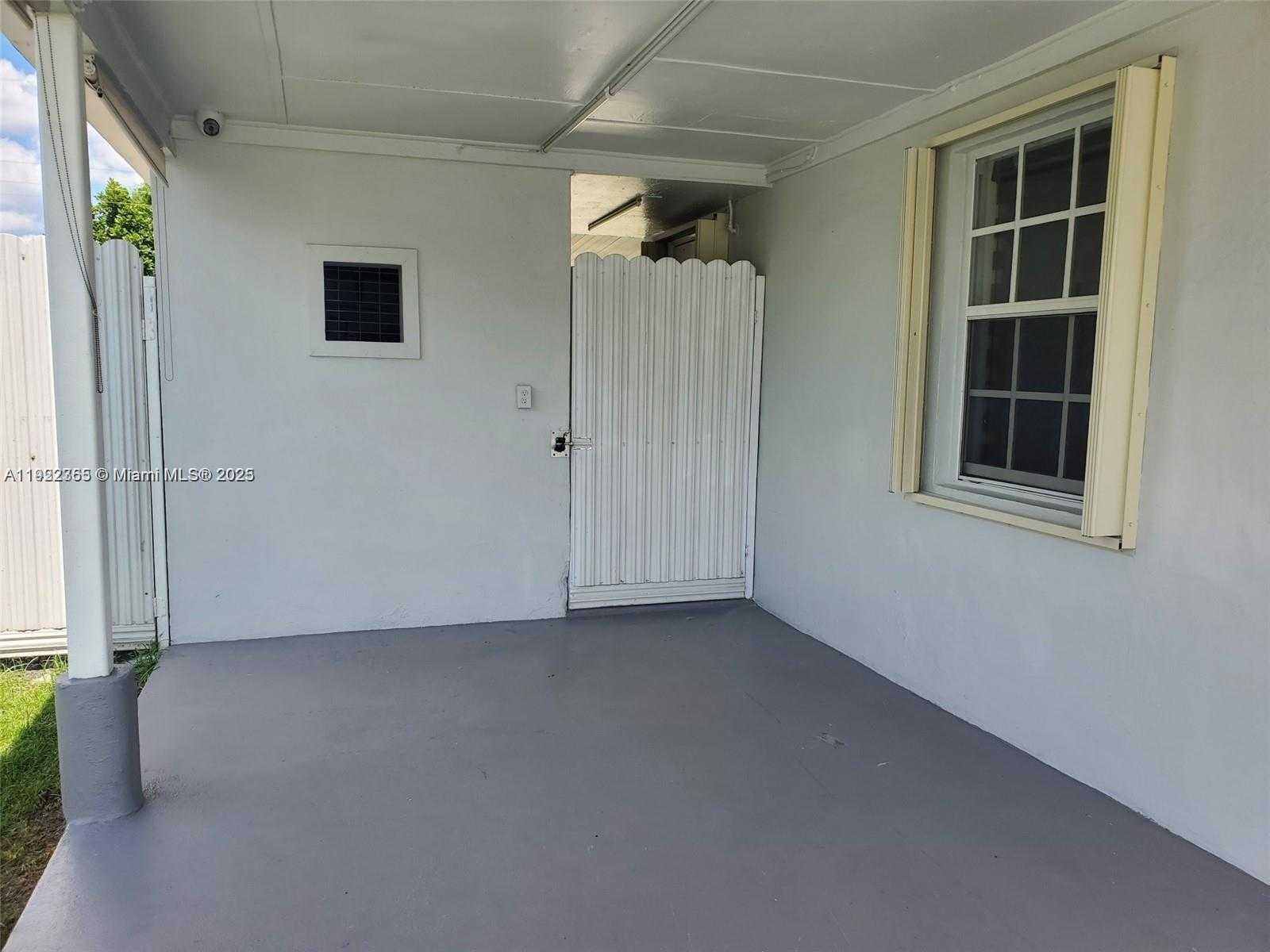 Small Image of 71 EAST 43RD ST, Hialeah Number 6