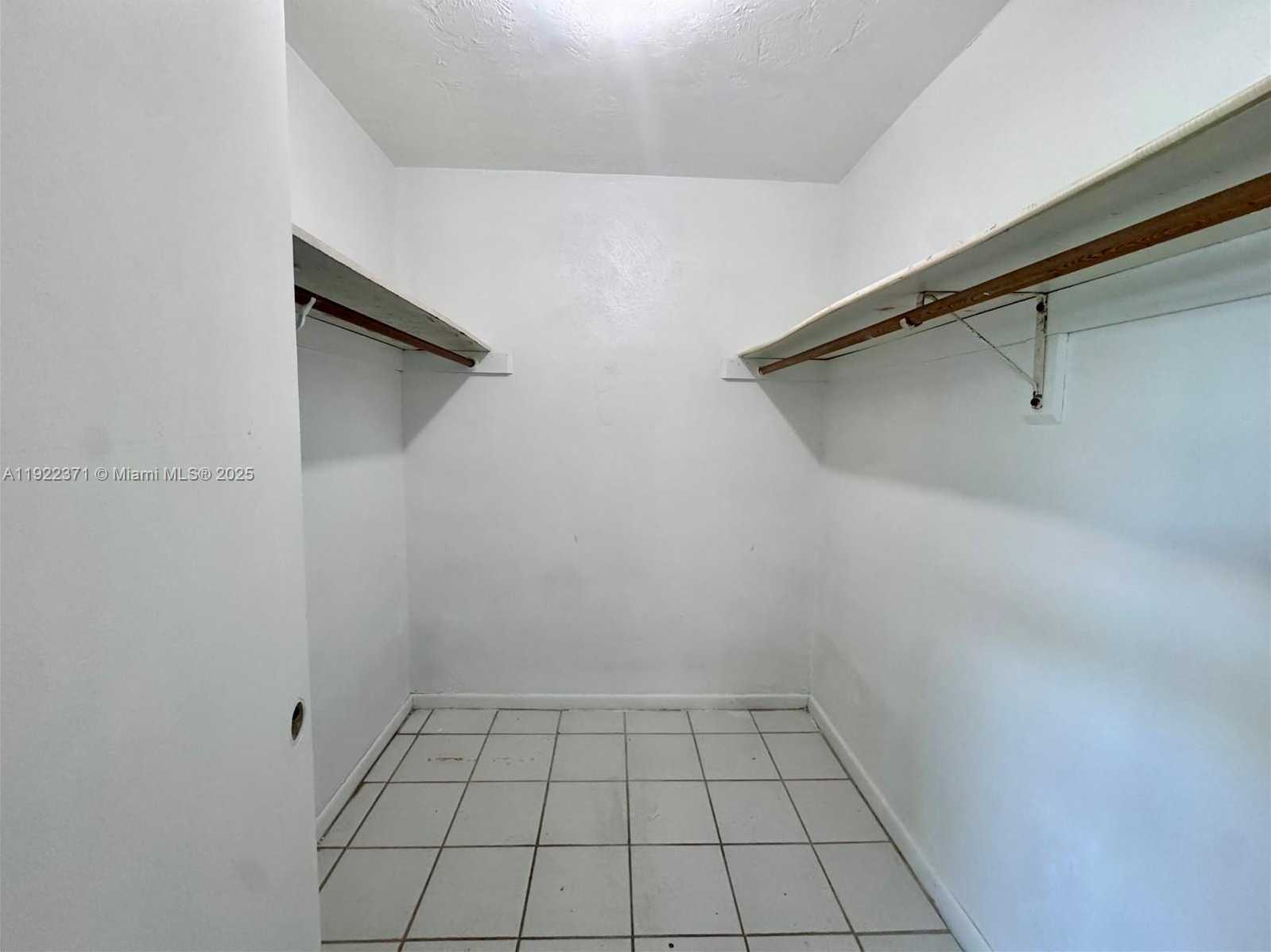 Small Image of 19720 SOUTH WEST 118TH PL, Miami Number 10