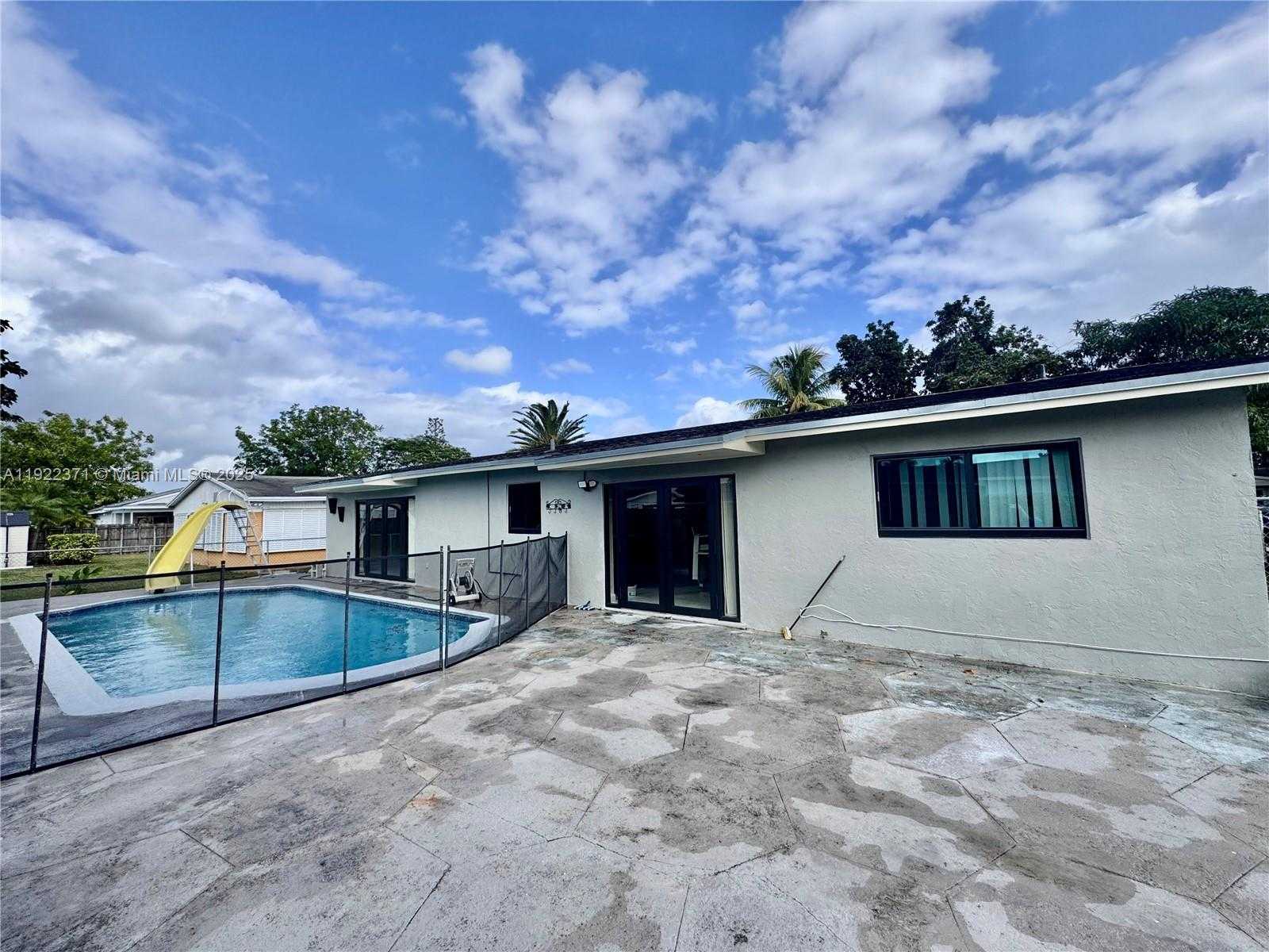 Small Image of 19720 SOUTH WEST 118TH PL, Miami Number 11