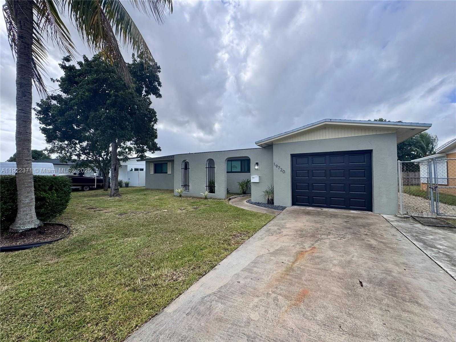 Small Image of 19720 SOUTH WEST 118TH PL, Miami Number 12