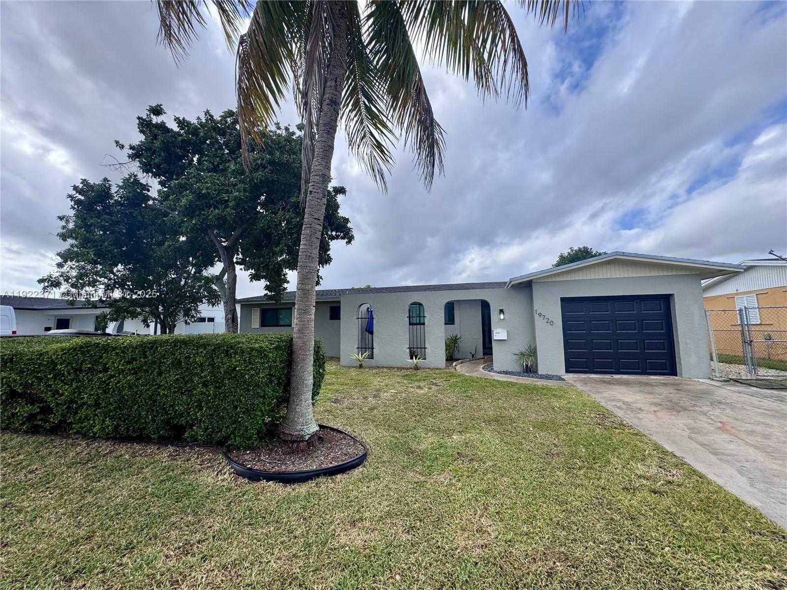 Small Image of 19720 SOUTH WEST 118TH PL, Miami Number 13