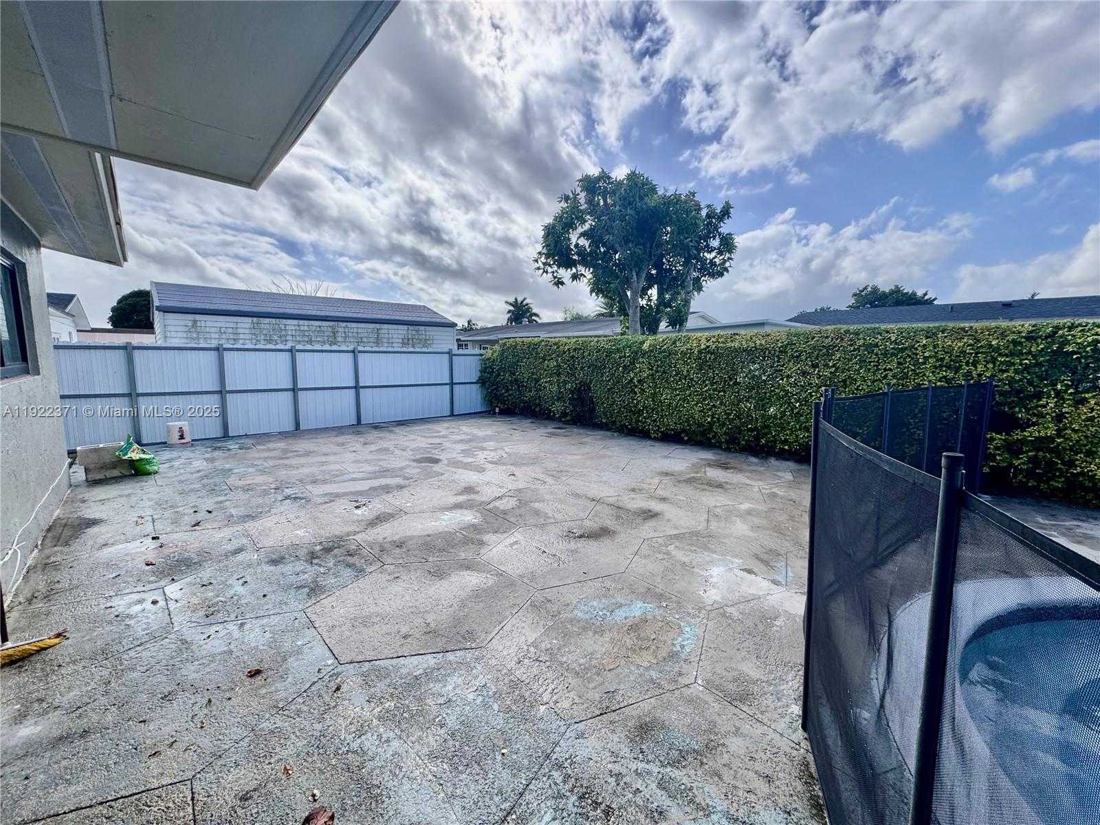 Small Image of 19720 SOUTH WEST 118TH PL, Miami Number 15