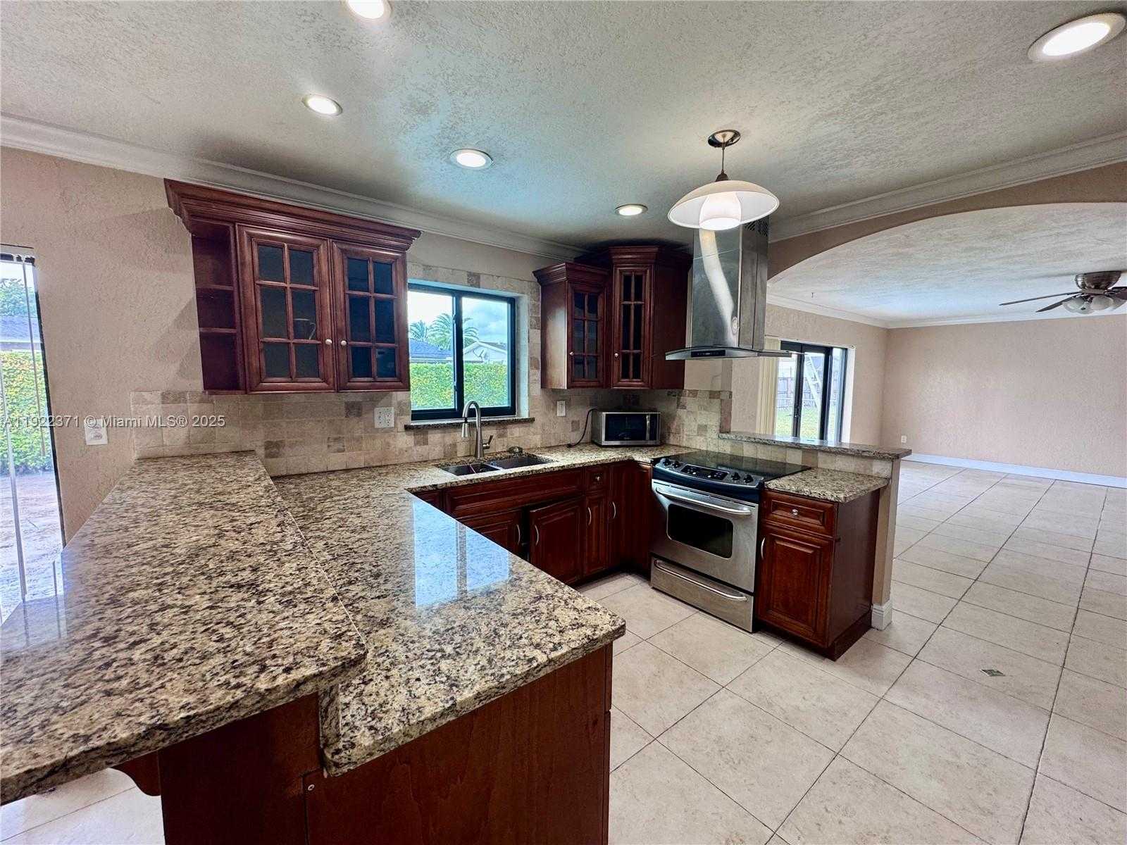 Small Image of 19720 SOUTH WEST 118TH PL, Miami Number 2