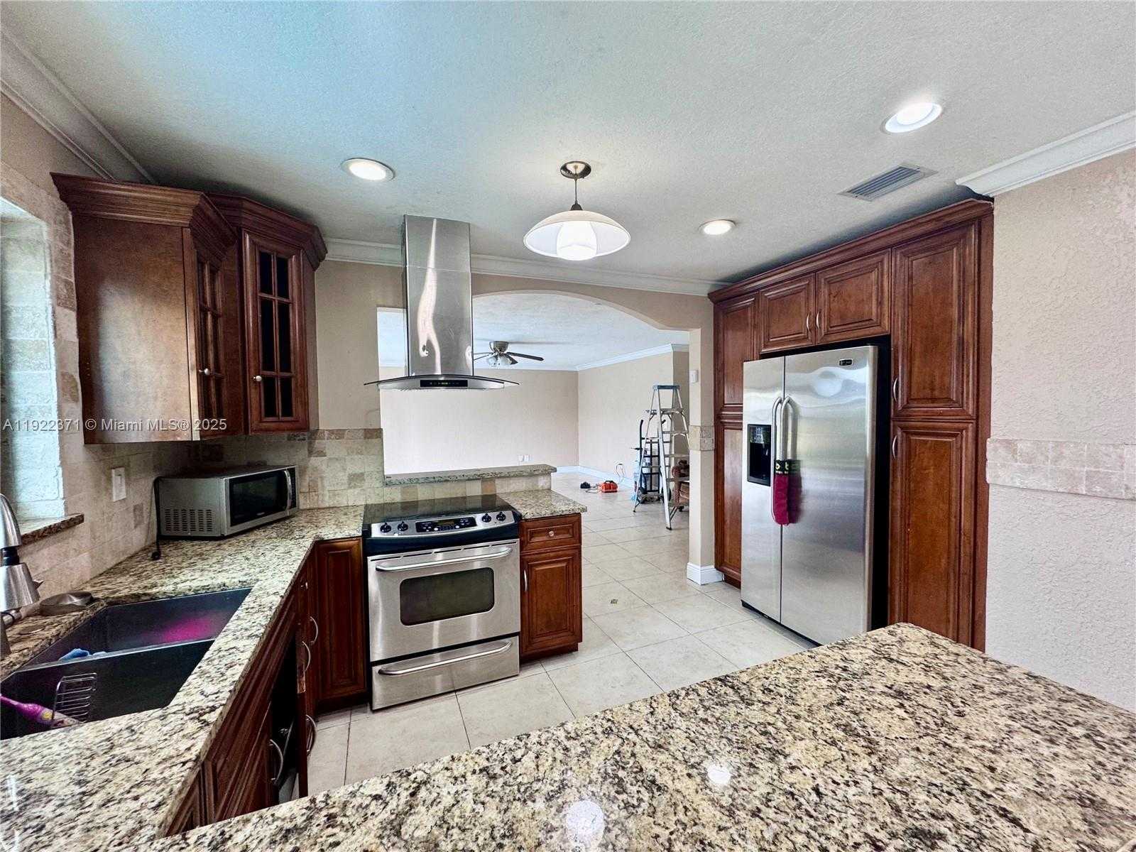 Small Image of 19720 SOUTH WEST 118TH PL, Miami Number 3