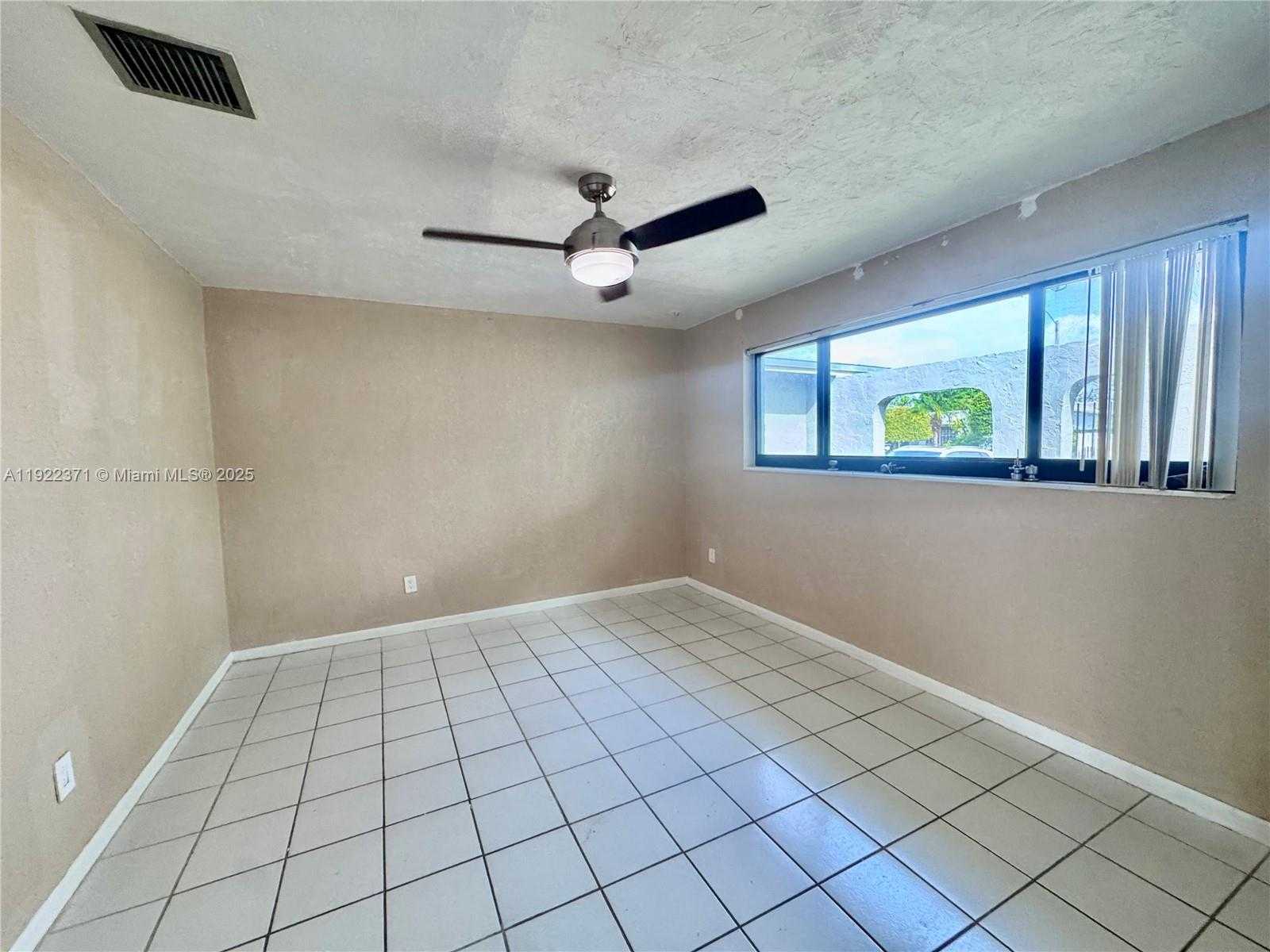 Small Image of 19720 SOUTH WEST 118TH PL, Miami Number 8