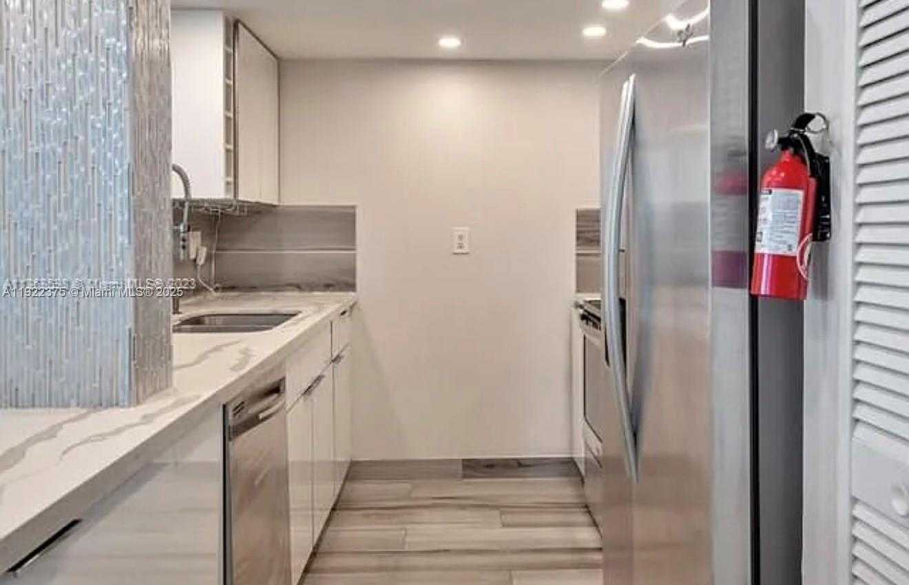 Small Image of 1717 NORTH BAYSHORE DR #A1448, Miami Number 13