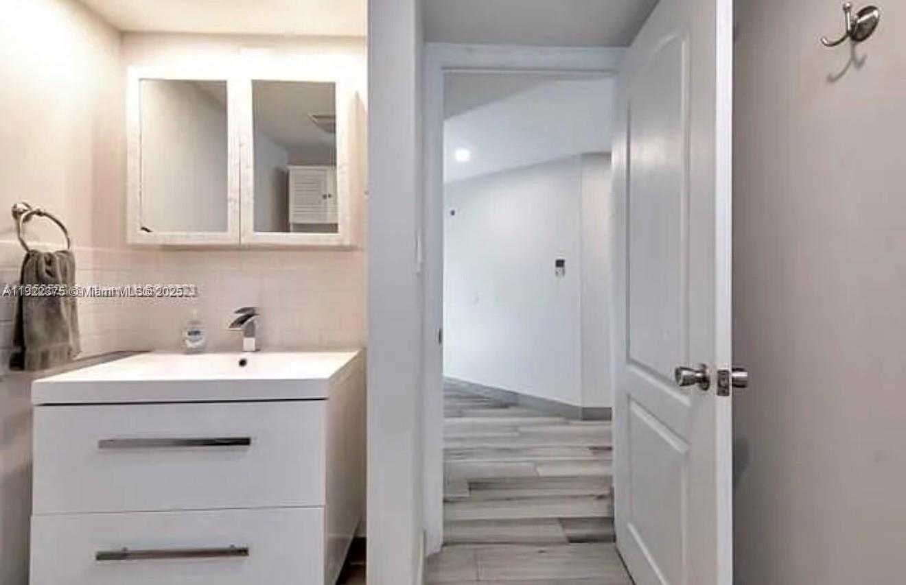 Small Image of 1717 NORTH BAYSHORE DR #A1448, Miami Number 14