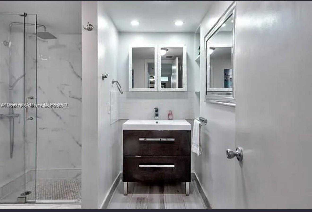 Small Image of 1717 NORTH BAYSHORE DR #A1448, Miami Number 19