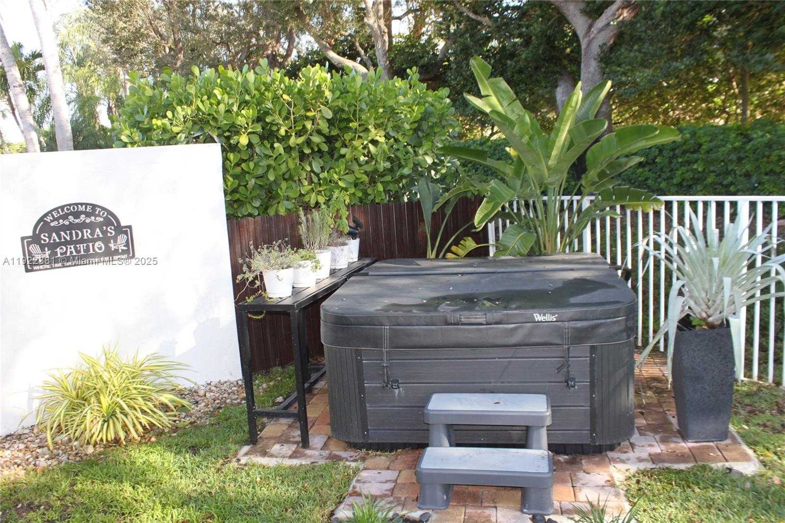 Small Image of 2524 BAY POINTE CT #2524, Weston Number 14