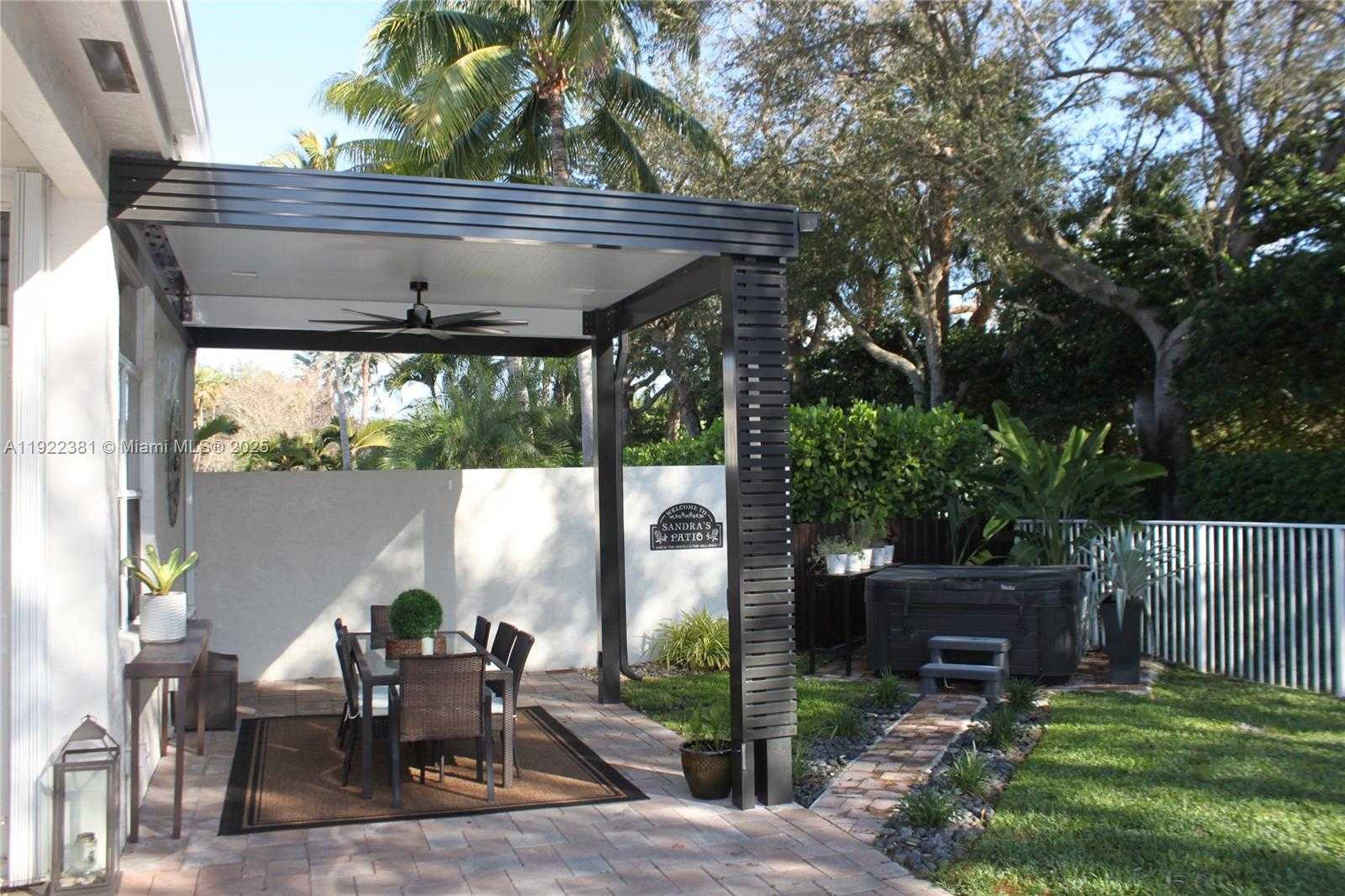 Small Image of 2524 BAY POINTE CT #2524, Weston Number 15