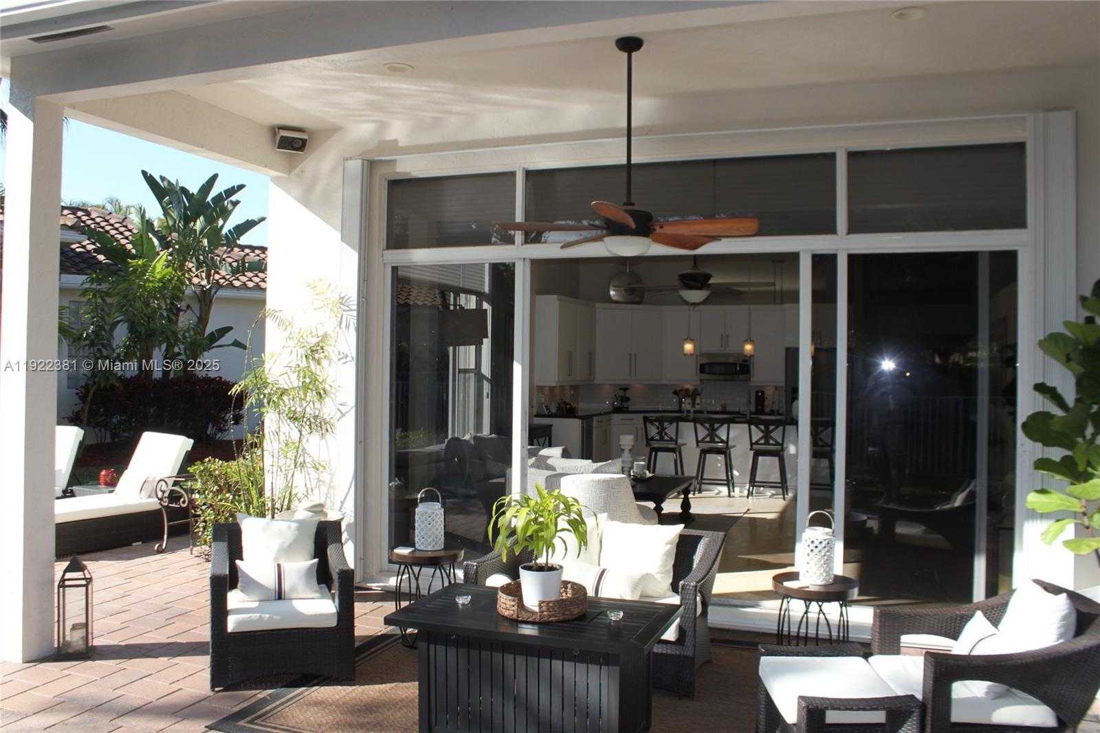 Small Image of 2524 BAY POINTE CT #2524, Weston Number 16