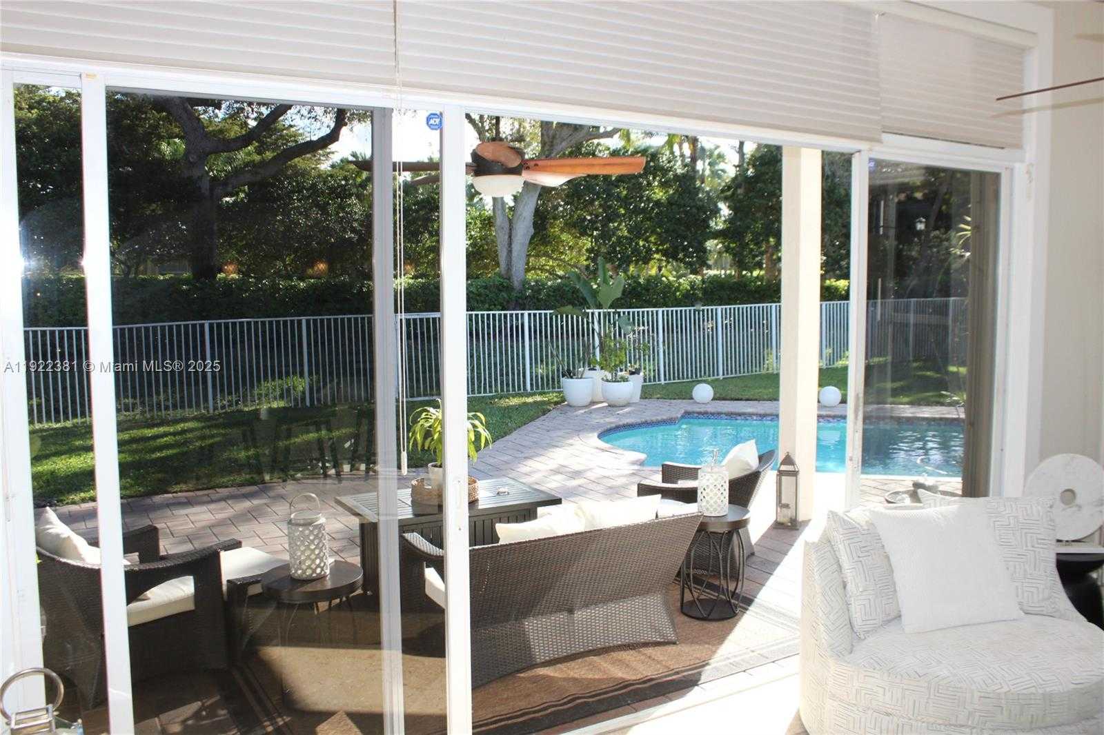 Small Image of 2524 BAY POINTE CT #2524, Weston Number 17