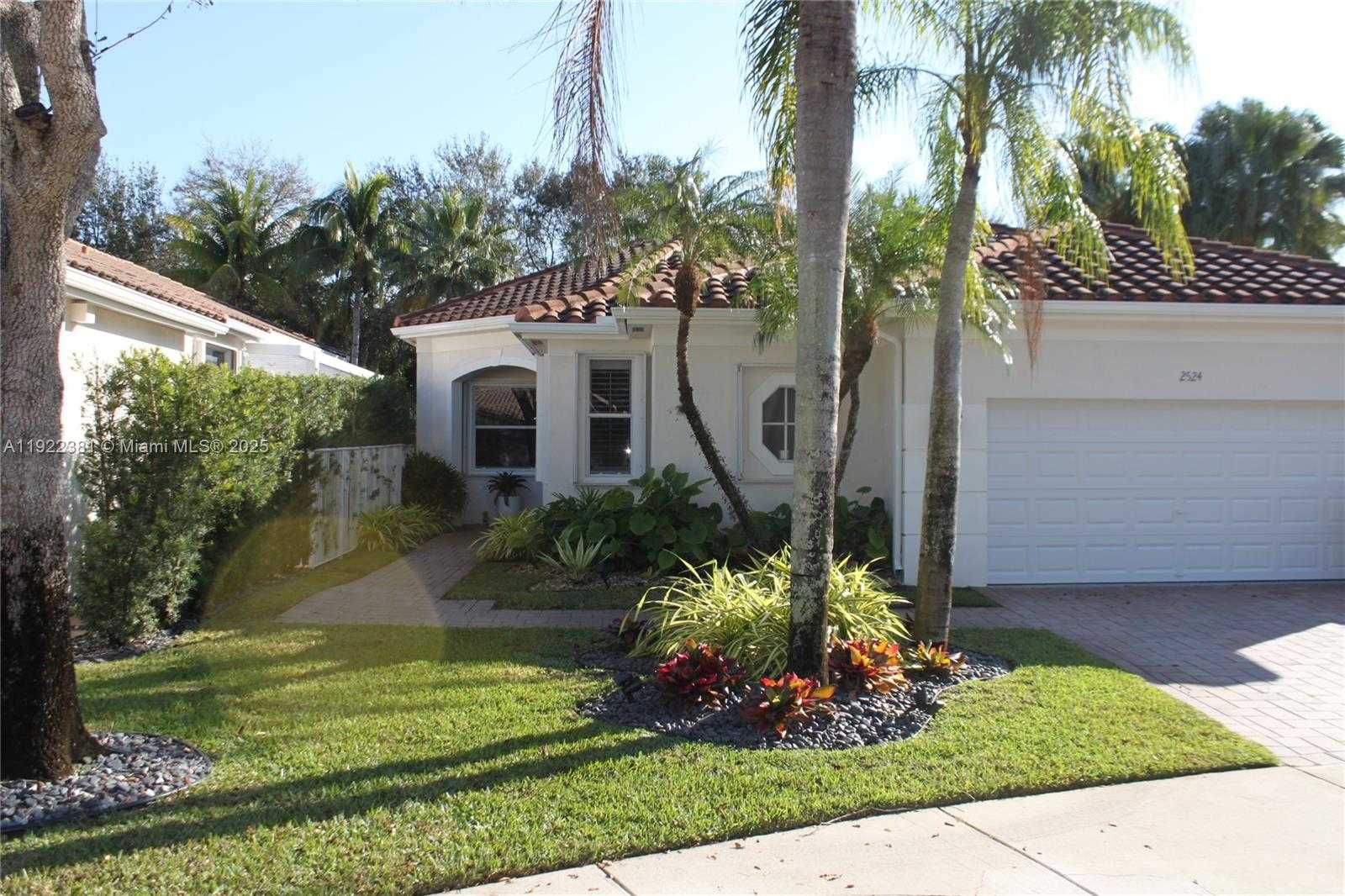 Small Image of 2524 BAY POINTE CT #2524, Weston Number 3