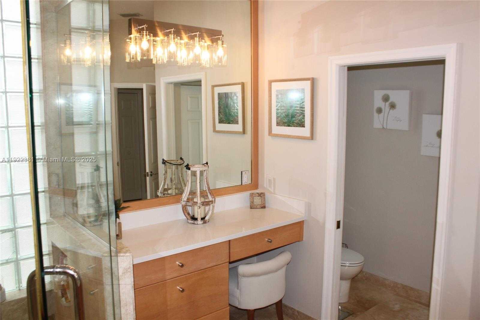 Small Image of 2524 BAY POINTE CT #2524, Weston Number 31