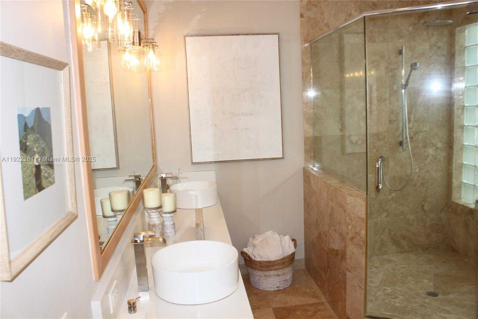 Small Image of 2524 BAY POINTE CT #2524, Weston Number 33