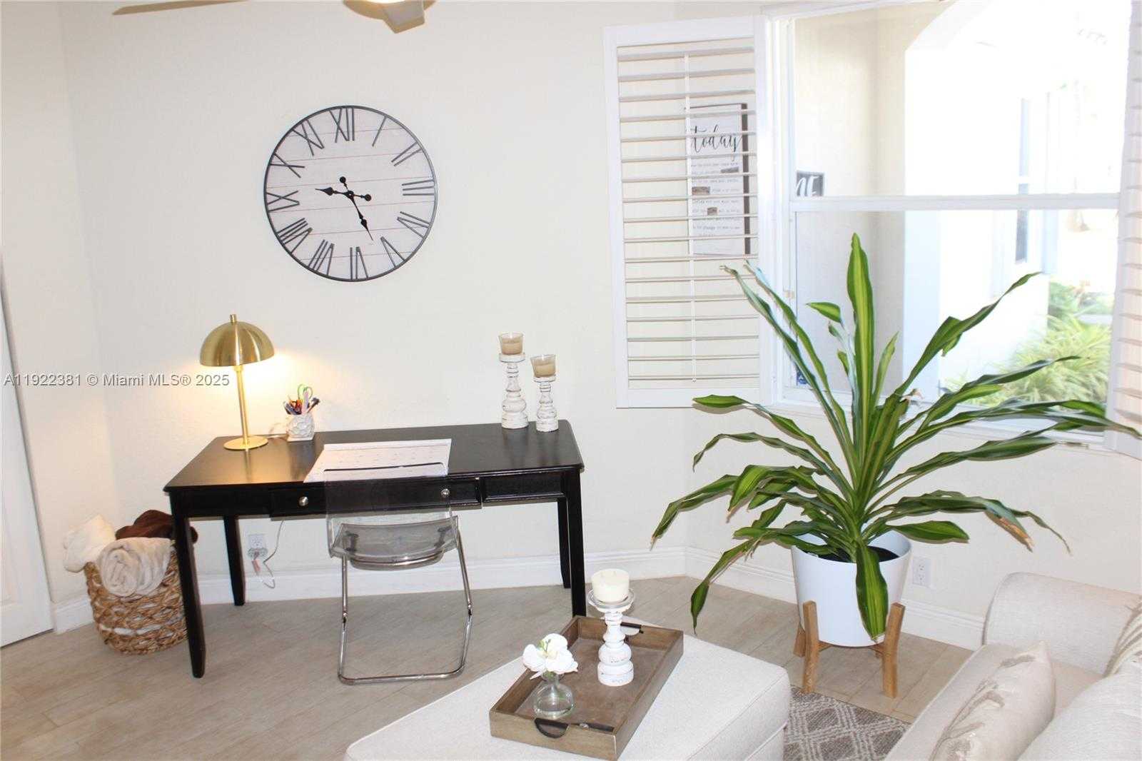 Small Image of 2524 BAY POINTE CT #2524, Weston Number 35