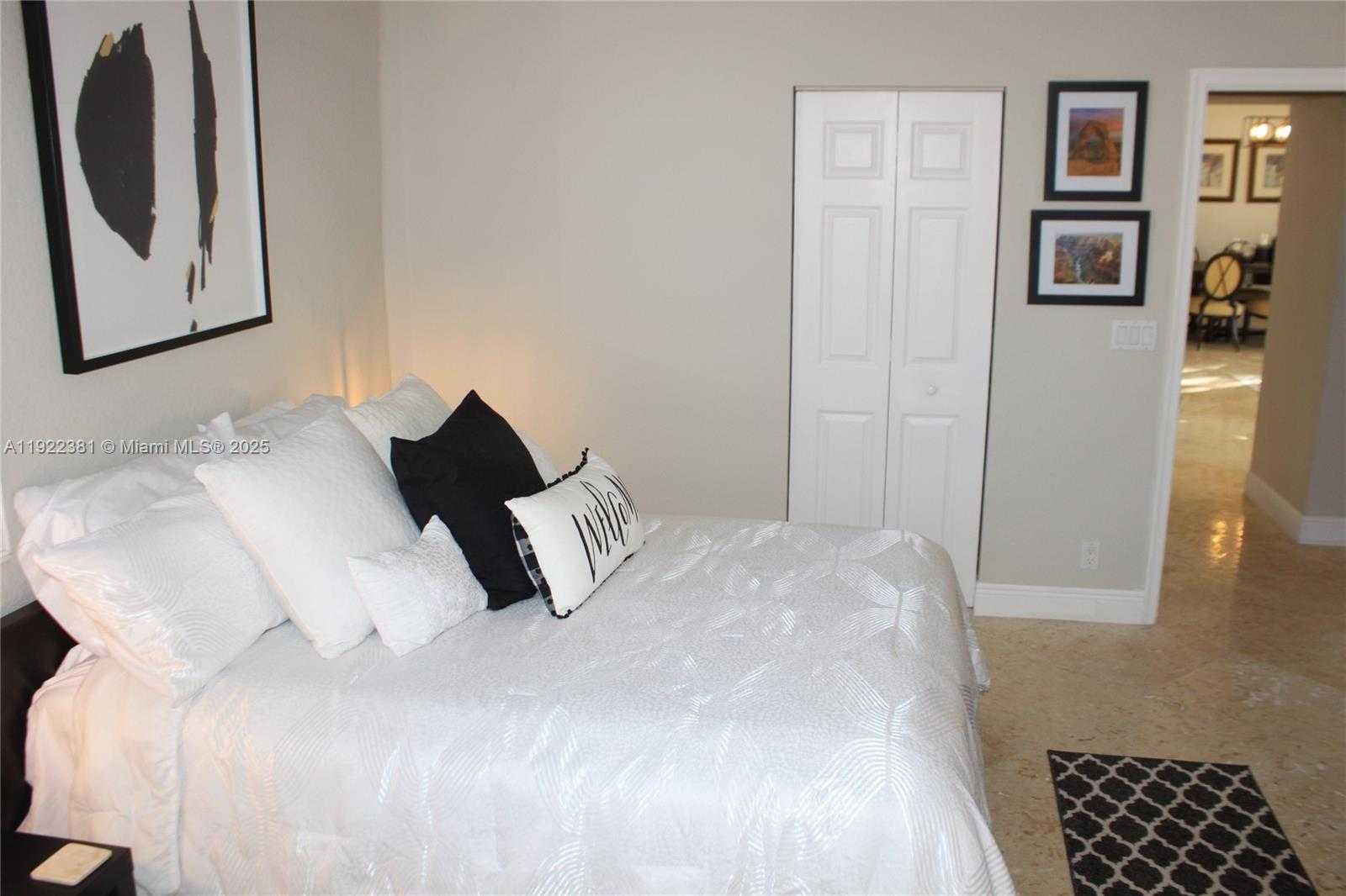 Small Image of 2524 BAY POINTE CT #2524, Weston Number 43